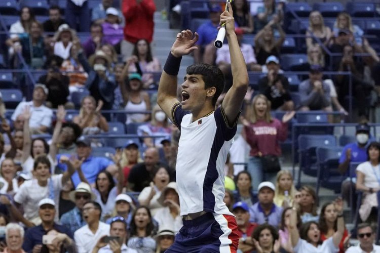 Otro golpe histórico de Carlos Alcaraz: eliminó a Novak Djokovic y disputará la final del Masters 1000 de Madrid