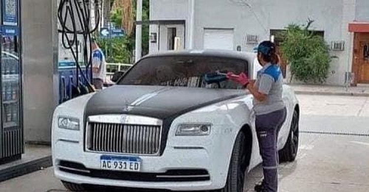 Carlos Tevez en su espectacular Rolls-Royce ¿en Marcos Juárez?