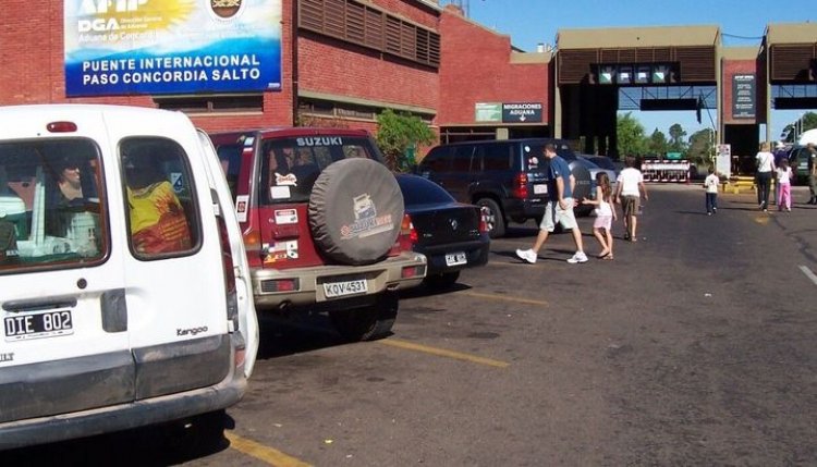 En la frontera los extranjeros compran de todo