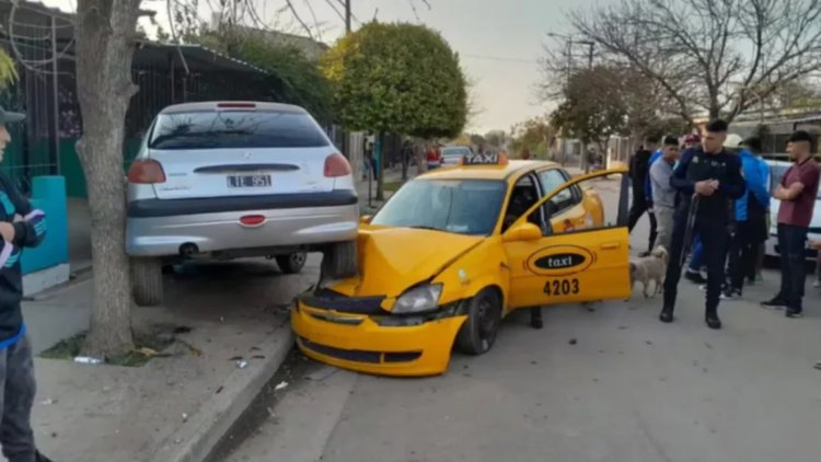 Insólito: Simuló ser pasajero, le robó a una taxista y cuando escapaba otros tres ladrones lo asaltaron